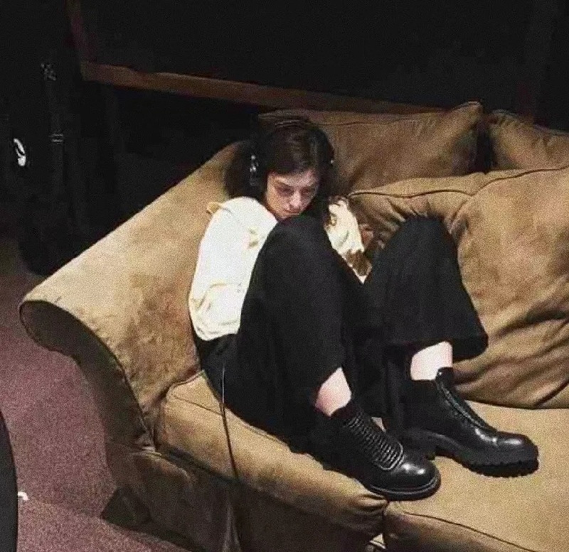 alone sad girl dp for facebook 12
