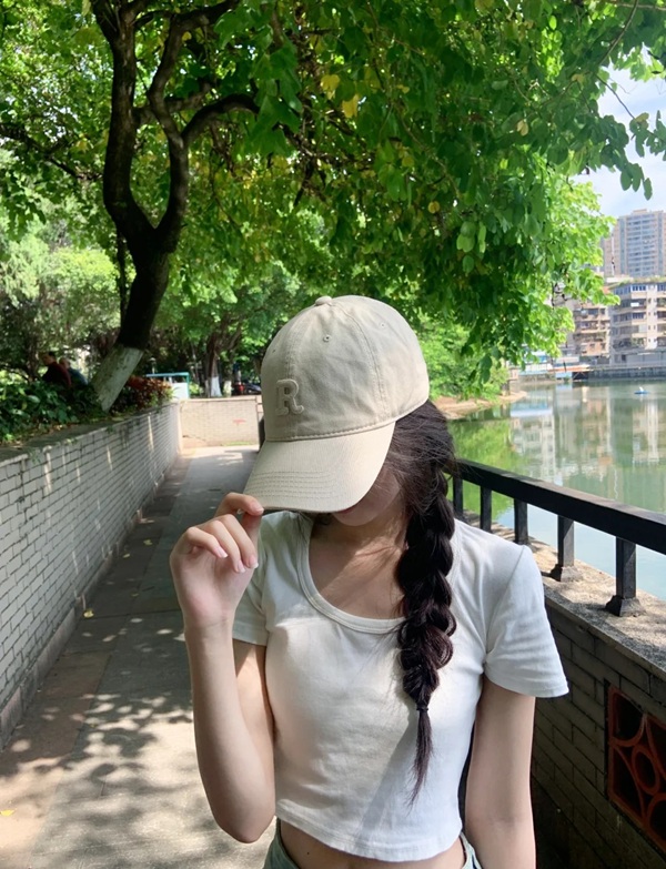 attitude cap girl dp for whatsapp
