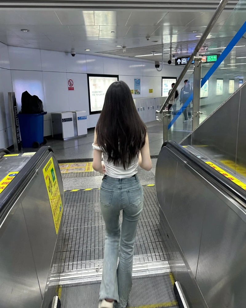 back pic of girl for dp 13