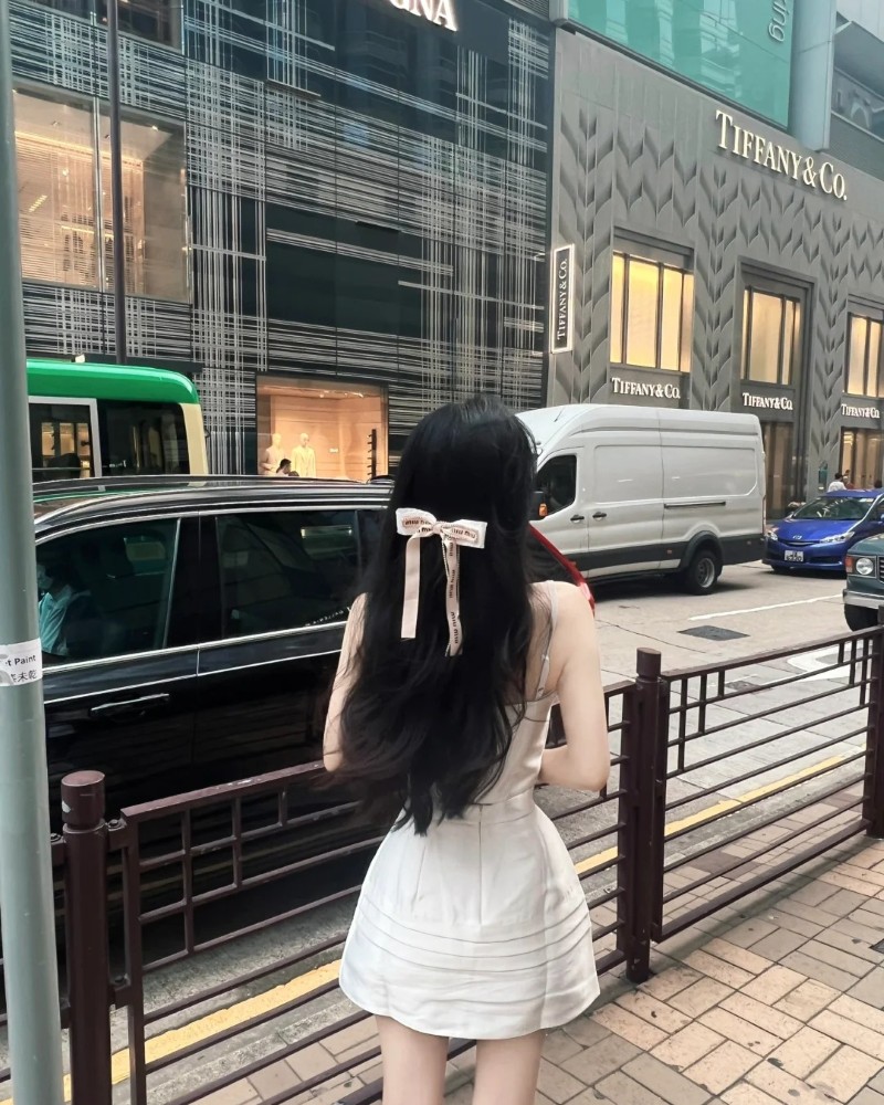 back pic of girl for dp 16