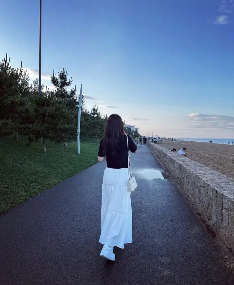 back pic of girl for dp 18
