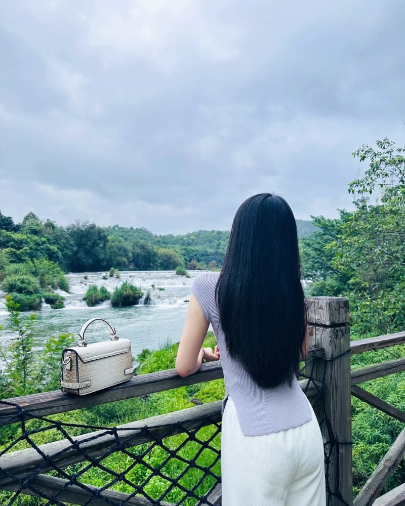 back pic of girl for dp 22