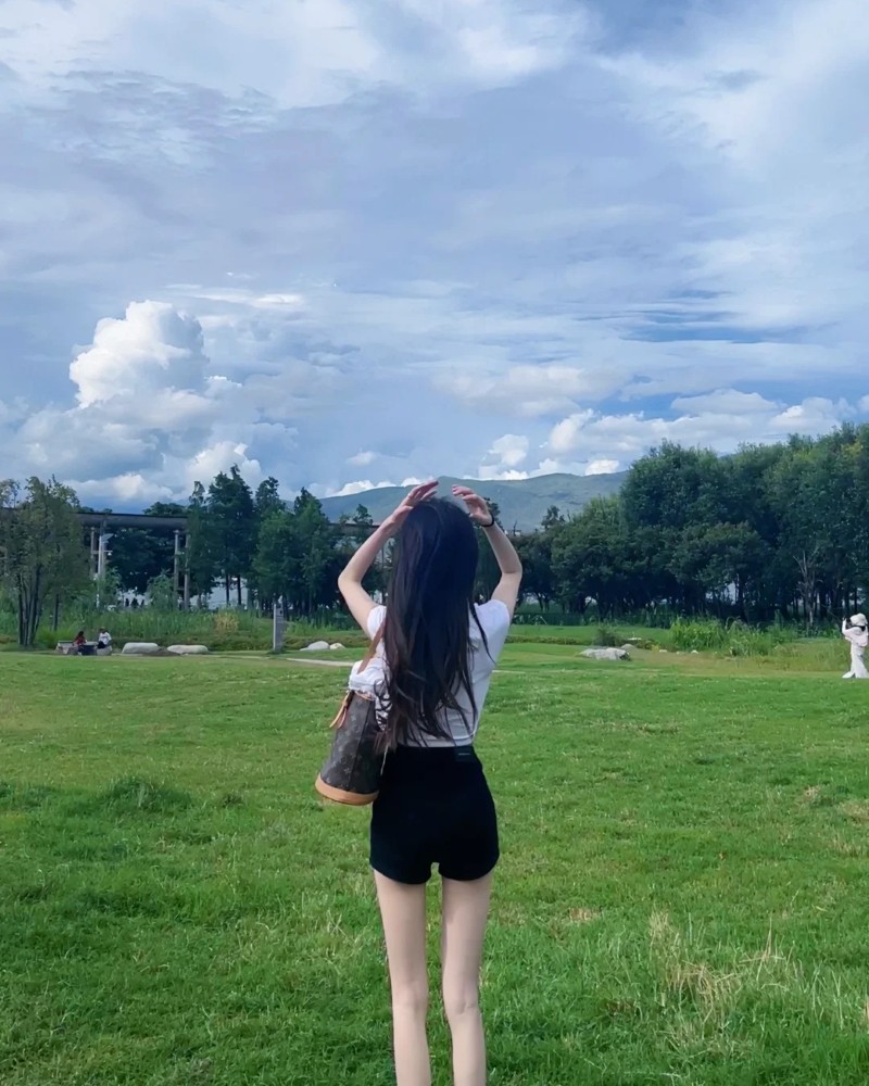 back pic of girl for dp 34