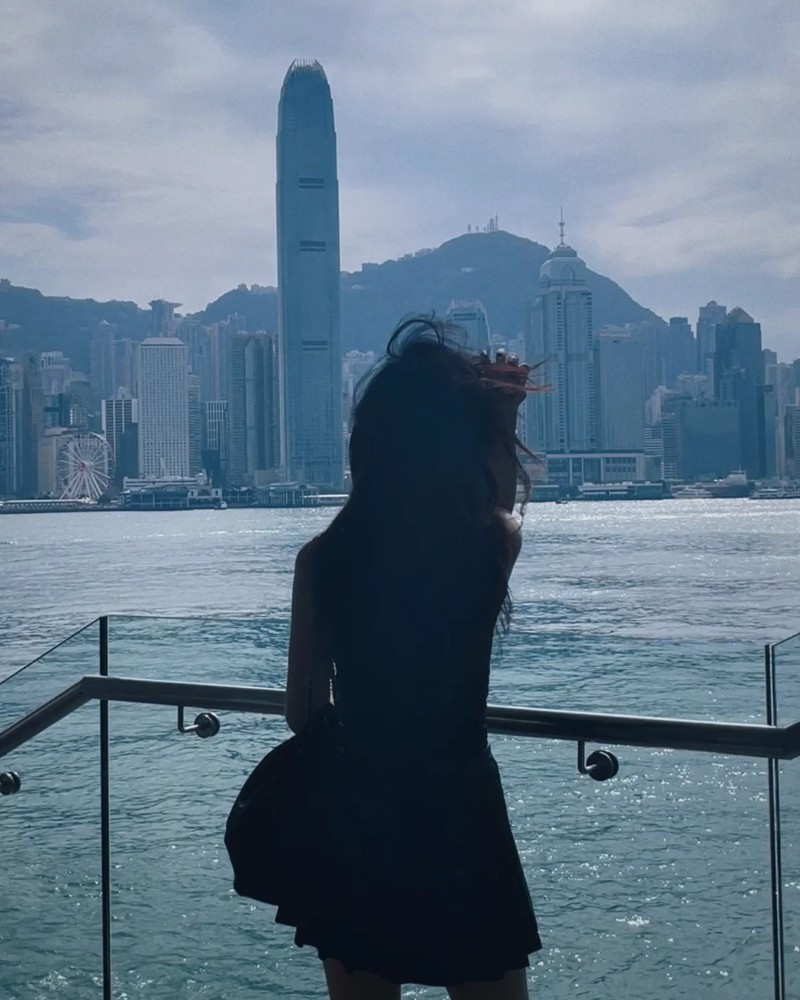 back pic of girl for dp 42