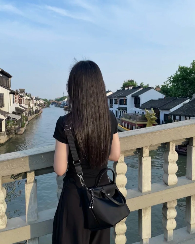 back pic of girl for dp 43