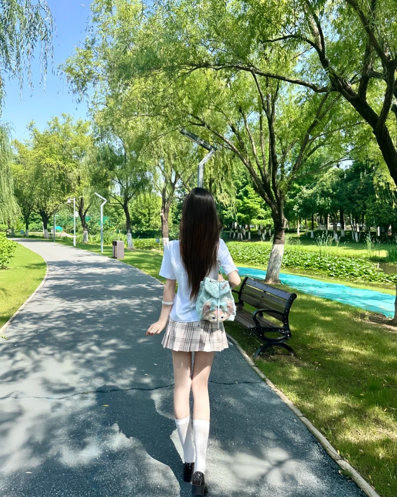 back pic of girl for dp 9