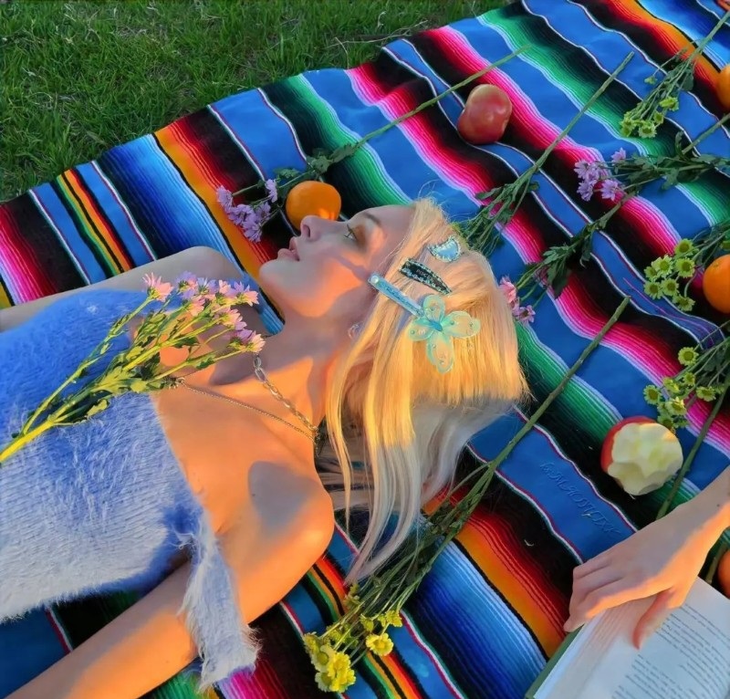 beautiful girl dp for instagram 14