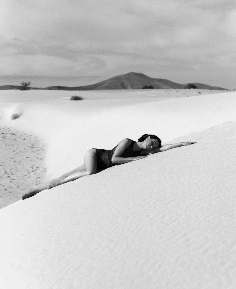 black and white dp 18