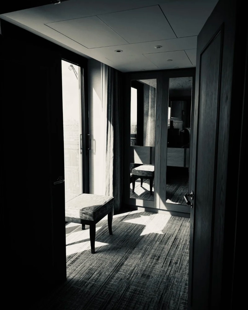 black and white dp 25