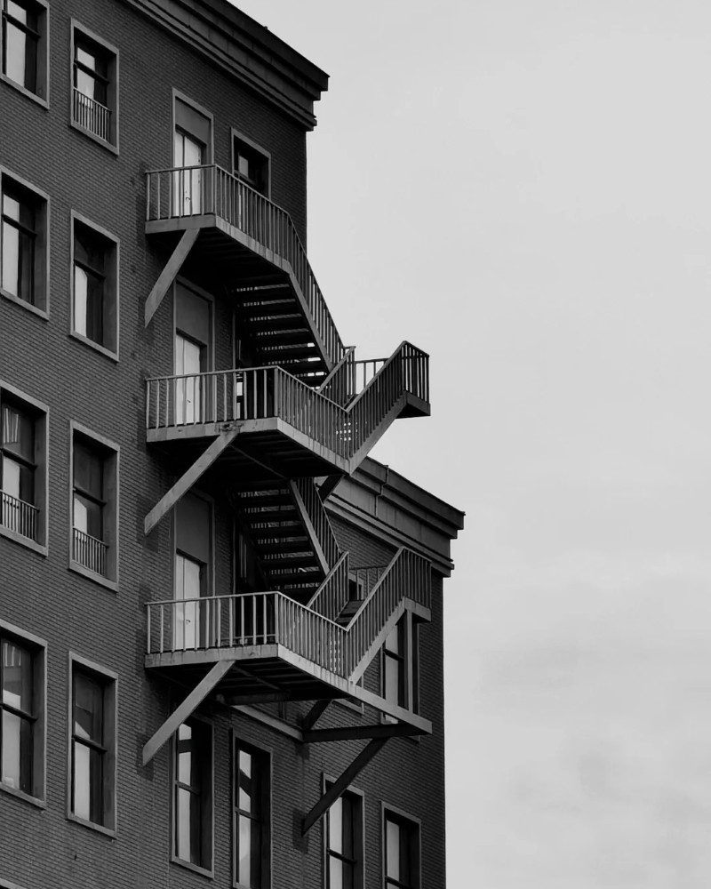 black and white dp 32
