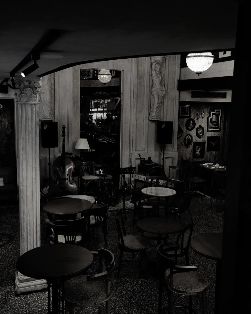 black and white dp 34