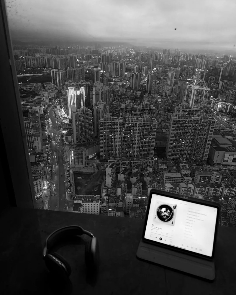 black and white dp 4