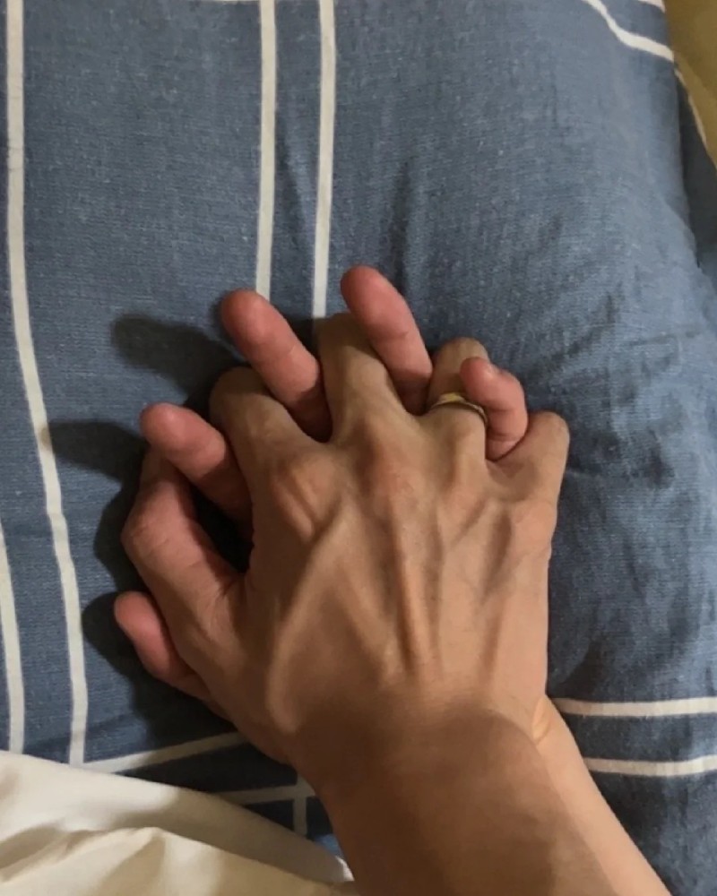 couple hands dp 1