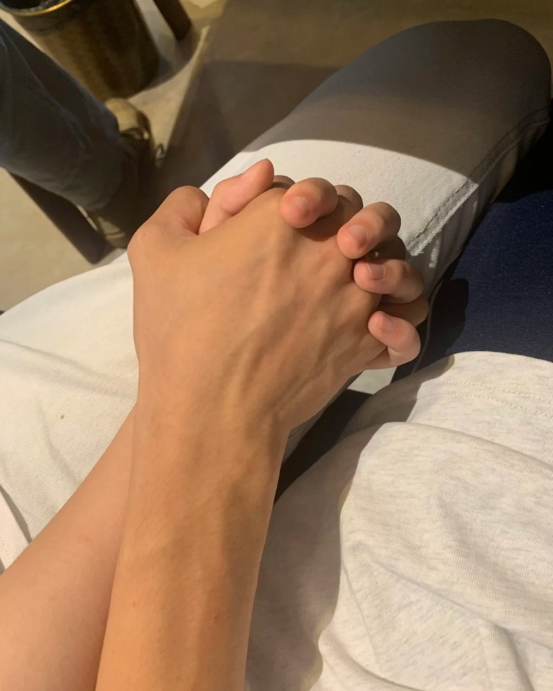 couple hands dp 11
