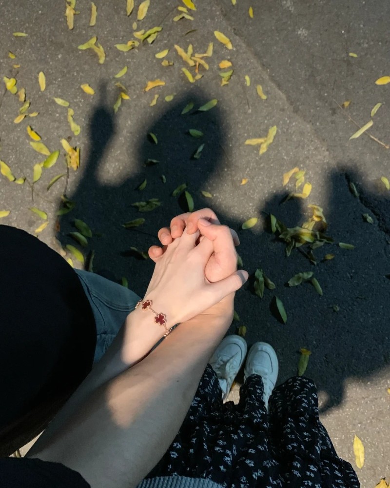 couple hands dp 14