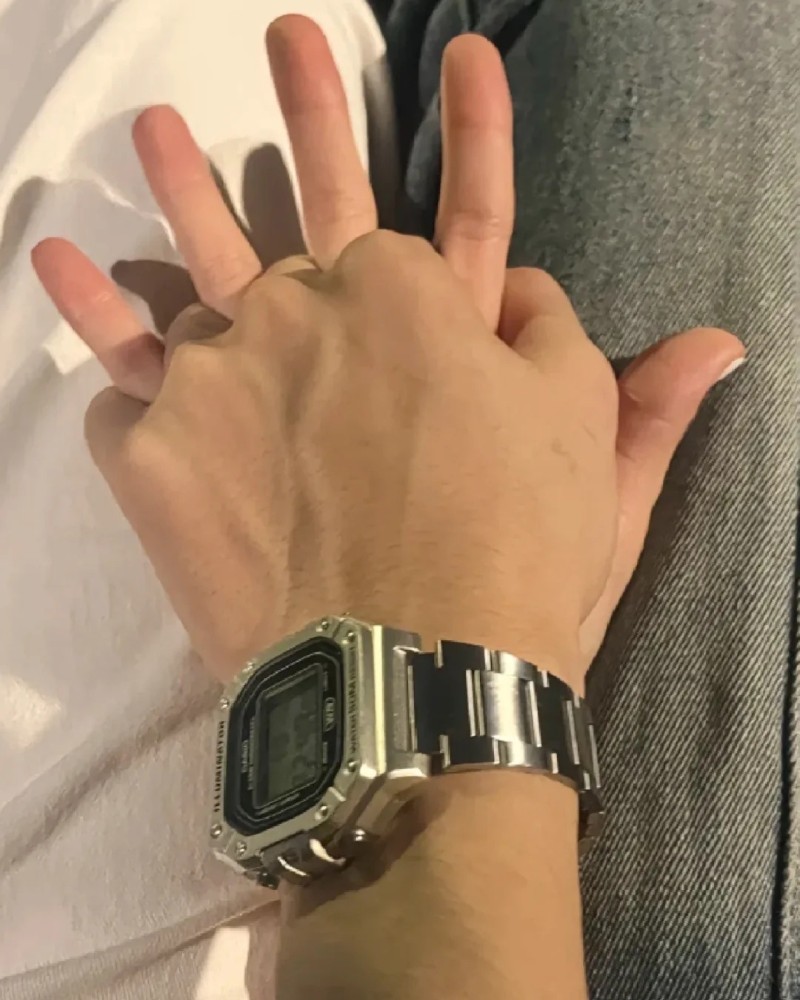 couple hands dp  27