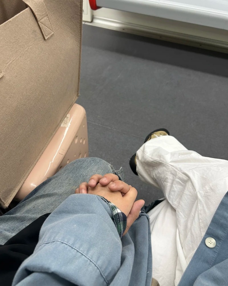 couple hands dp 33