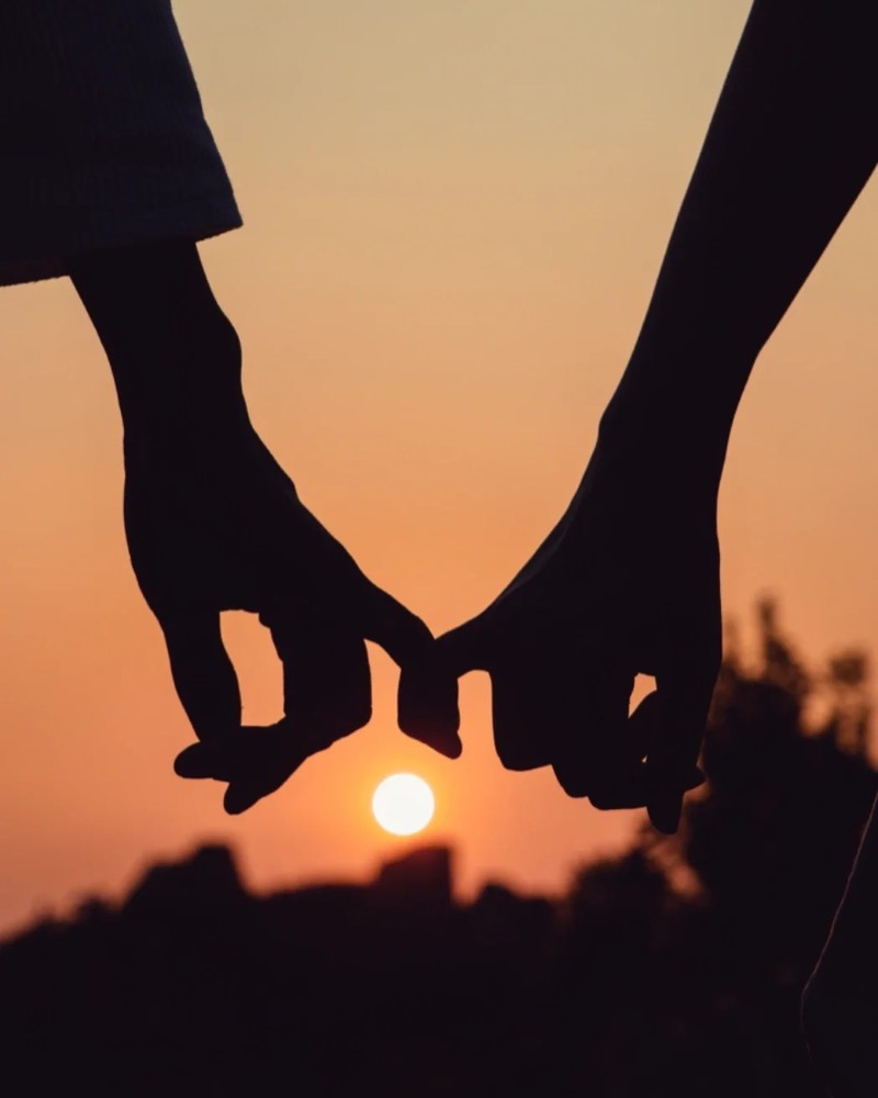 couple hands dp 4