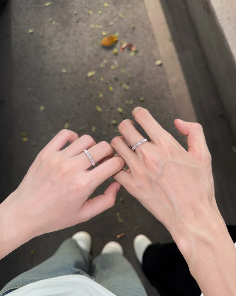 couple hands dp 8