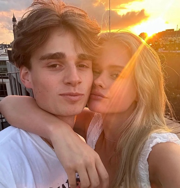 cute couple pic dp 23
