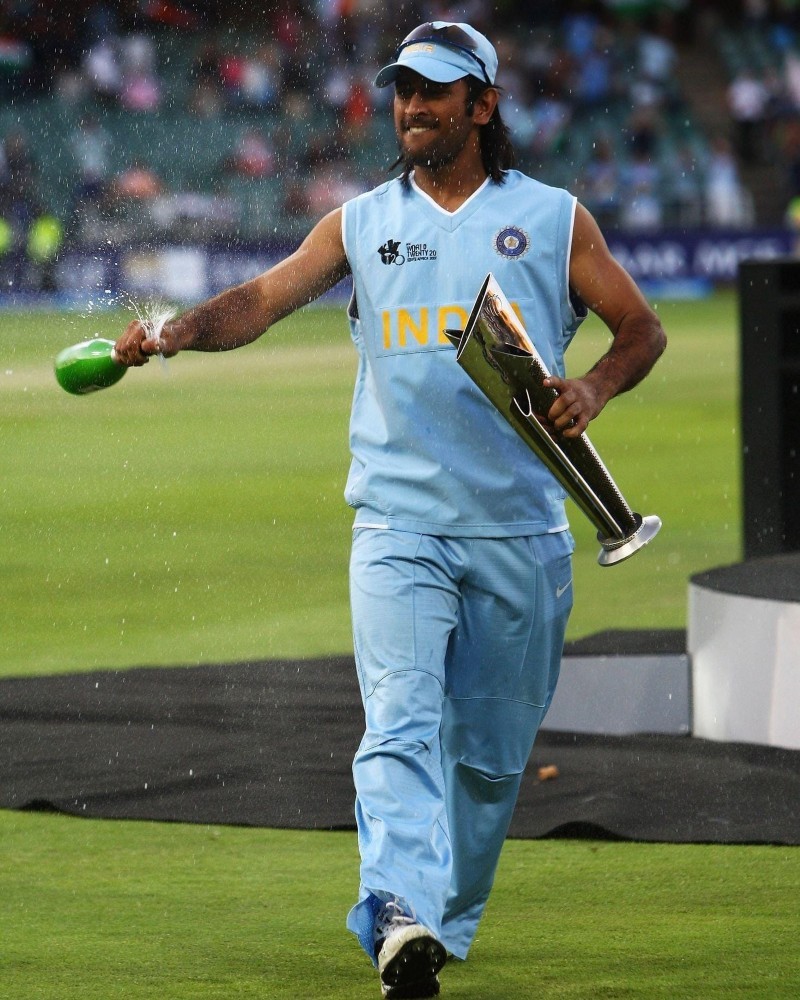 dhoni dp 16