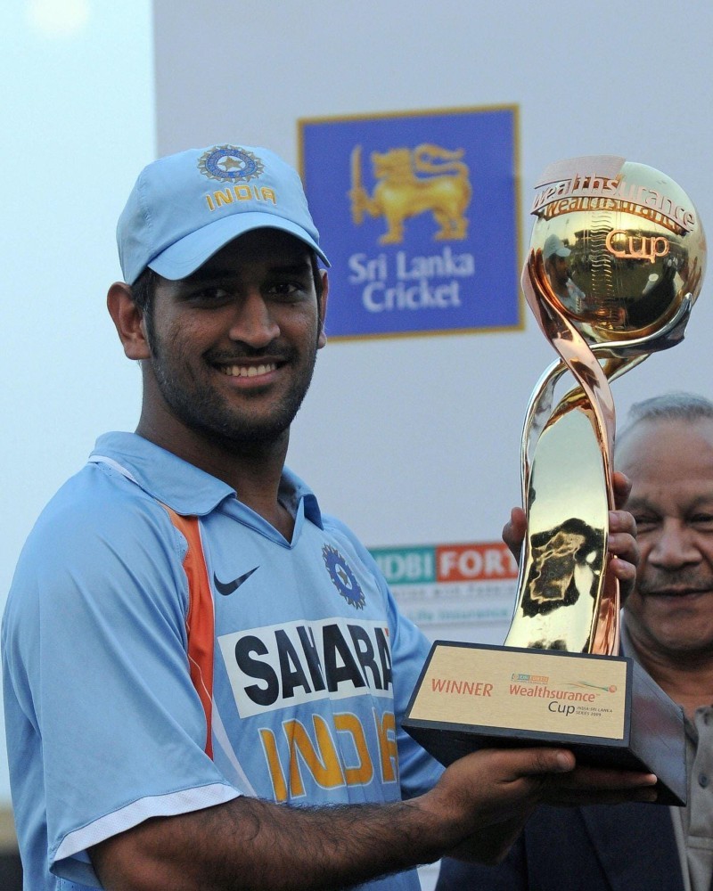 dhoni dp 25