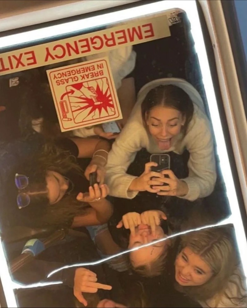friends group dp funny 8