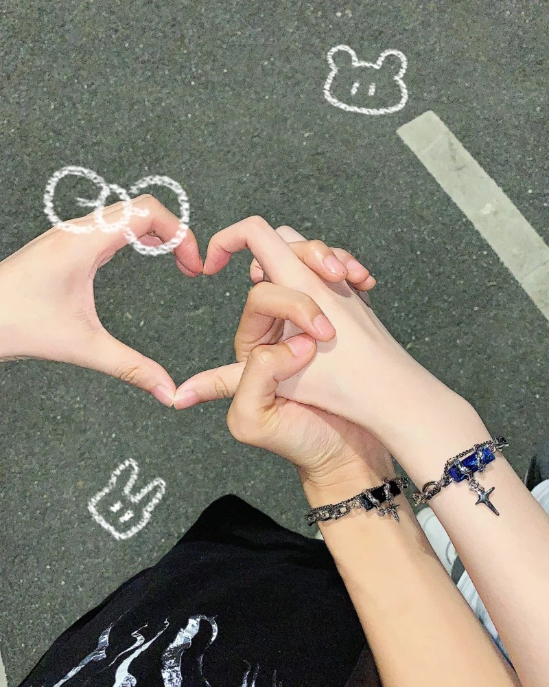 instagram couple hands pic for dp