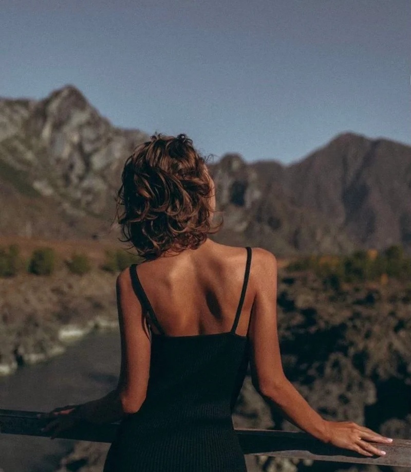 lonely girl dp 1