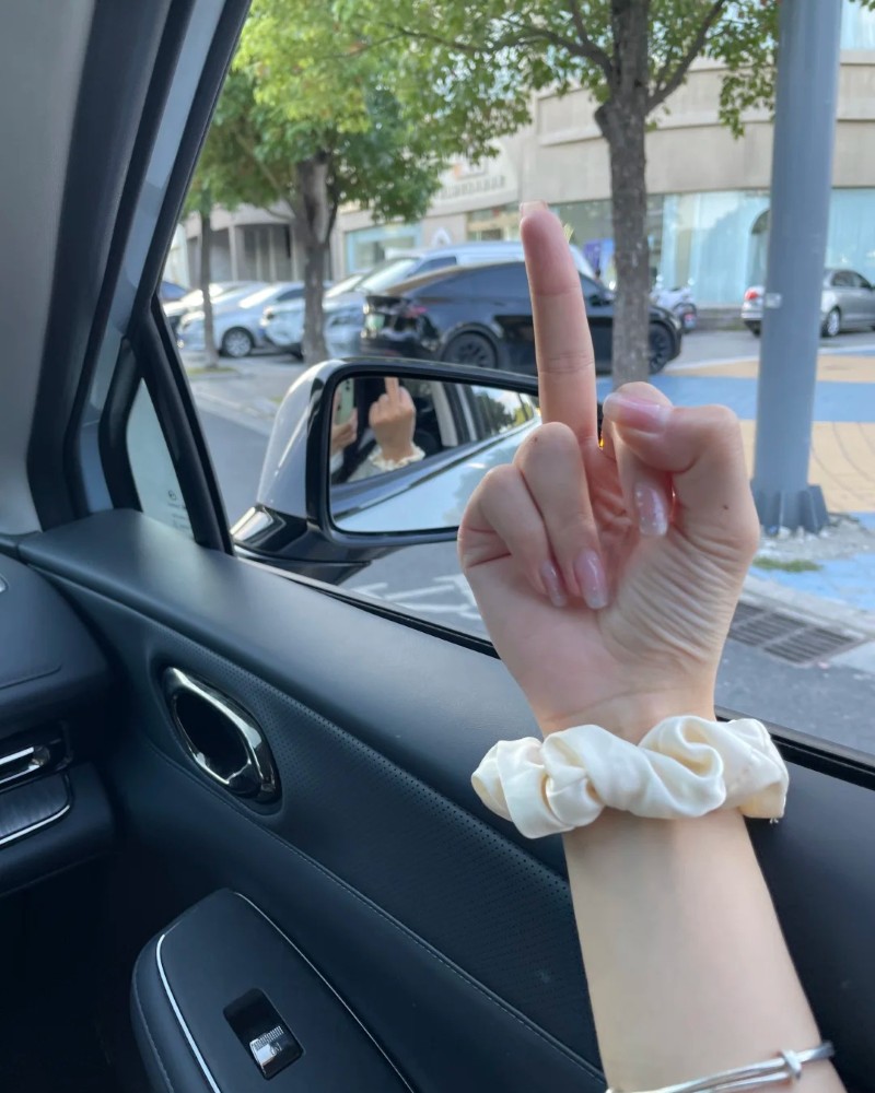 middle finger dp 15