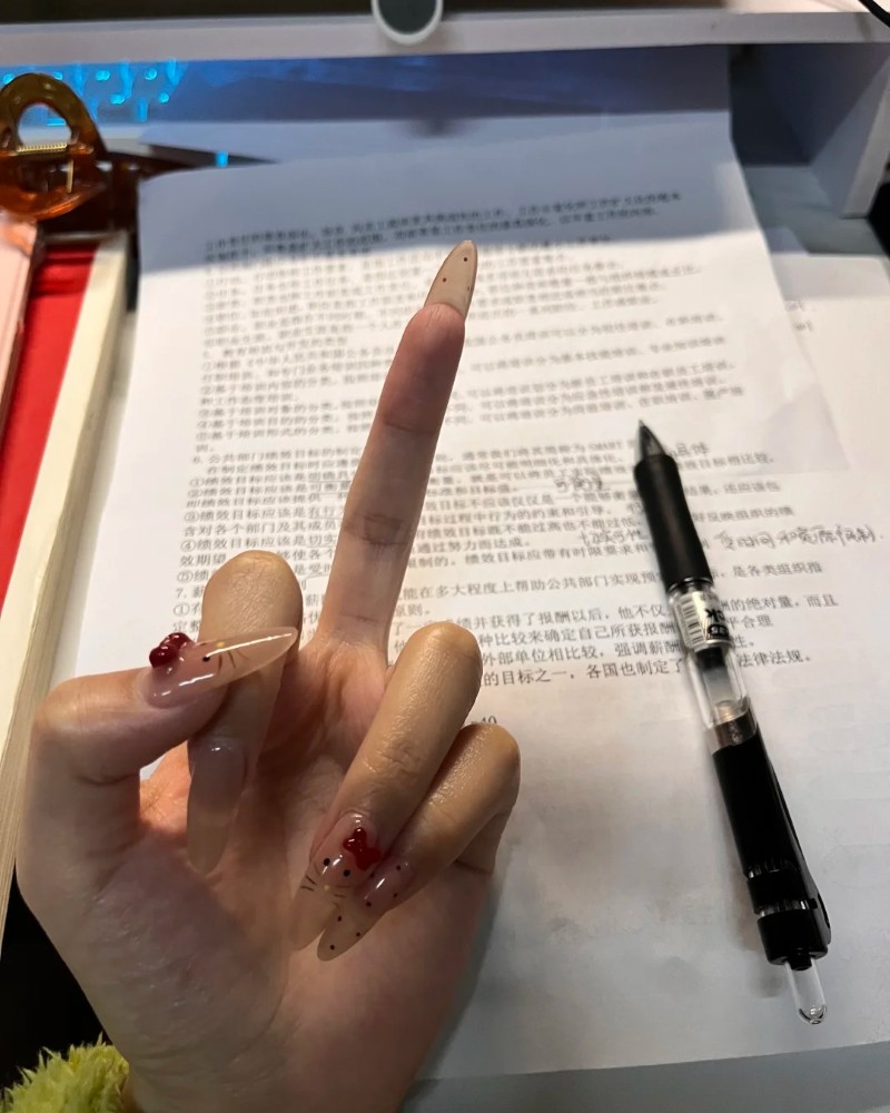 middle finger dp 20