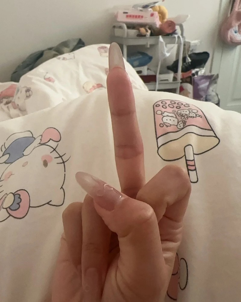 middle finger dp 24
