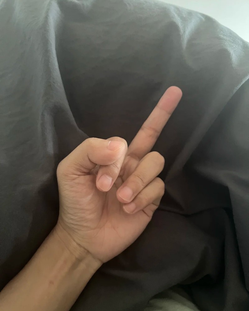 middle finger dp 29