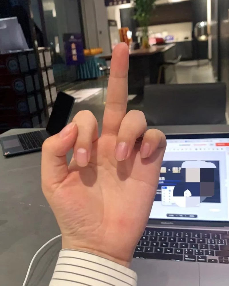 middle finger dp 34