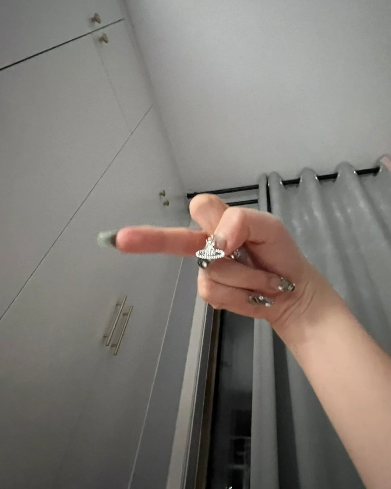 middle finger dp 36