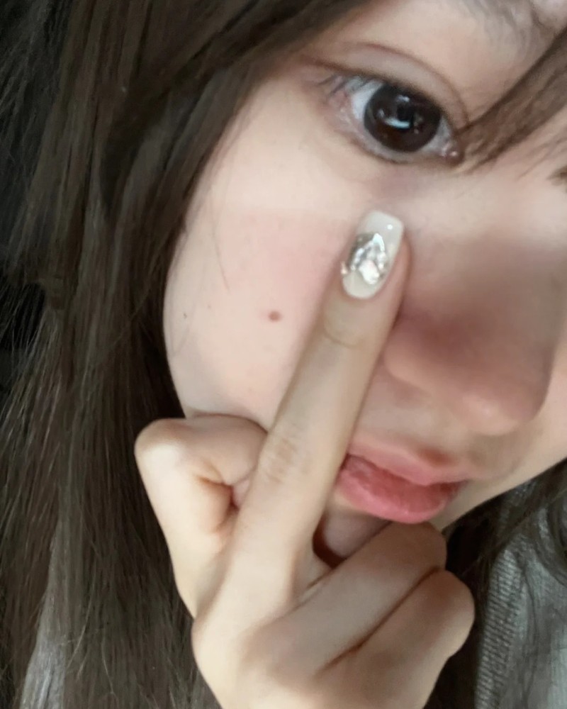 middle finger dp 37