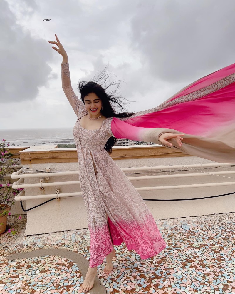 adah sharma sexy pics 22
