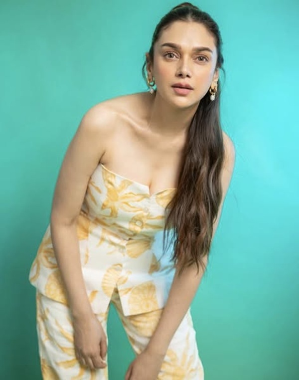 aditi rao hyd23ari sexy pics 