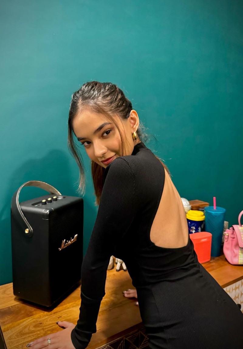anushka sen sexy pic 15