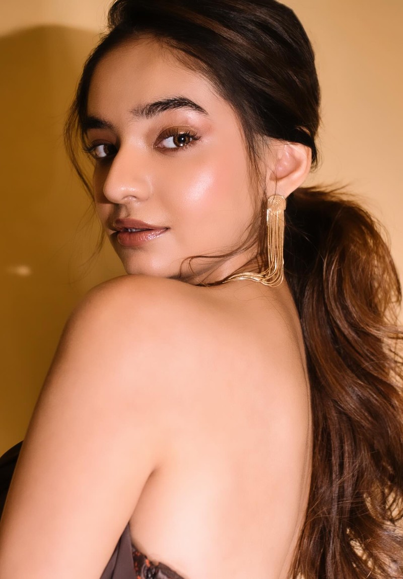 anushka sen sexy pic 17