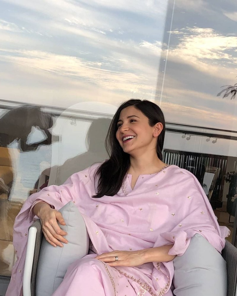 anushka sharma sexy pics 8
