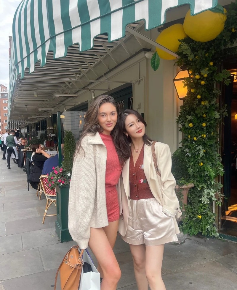 cute 2 best friends 32