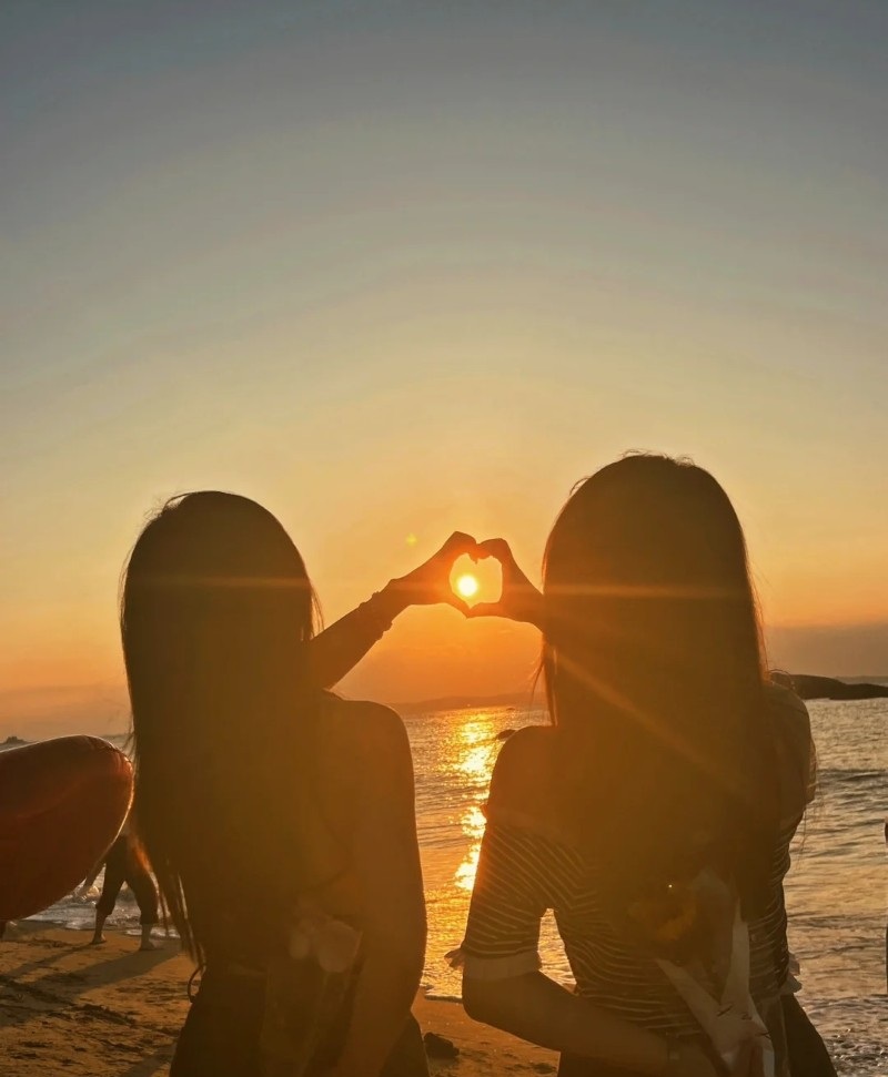 cute 2 best friends 37