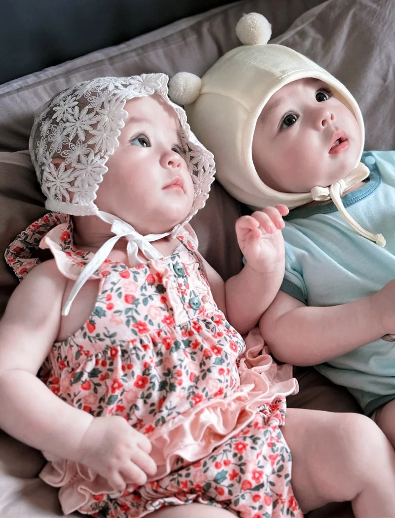 cute baby boy and girl pic