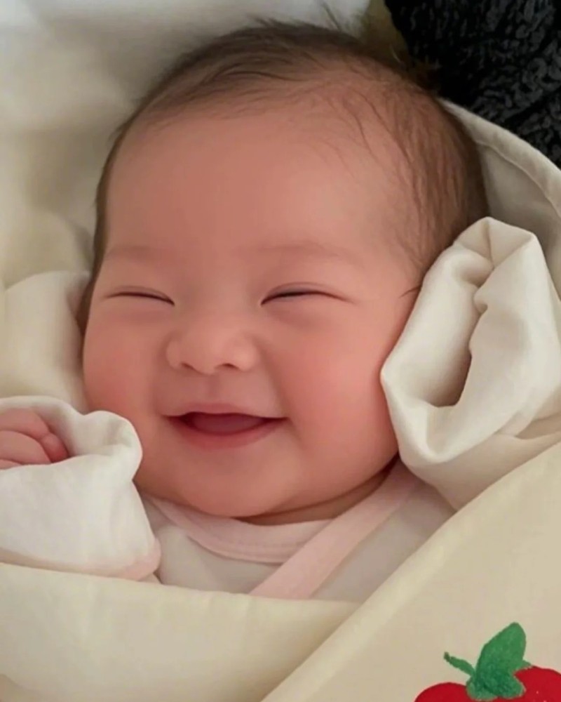 cute baby girl photos with a smile download​