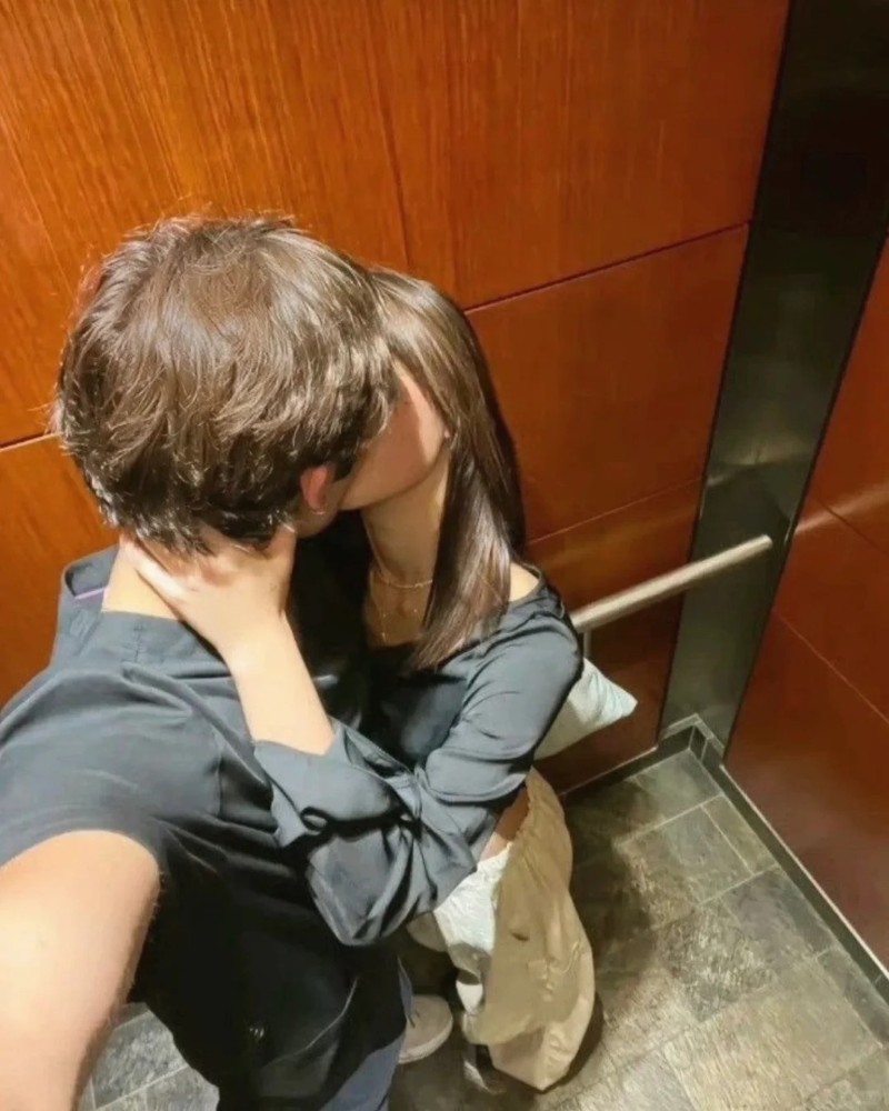 cute kiss 1