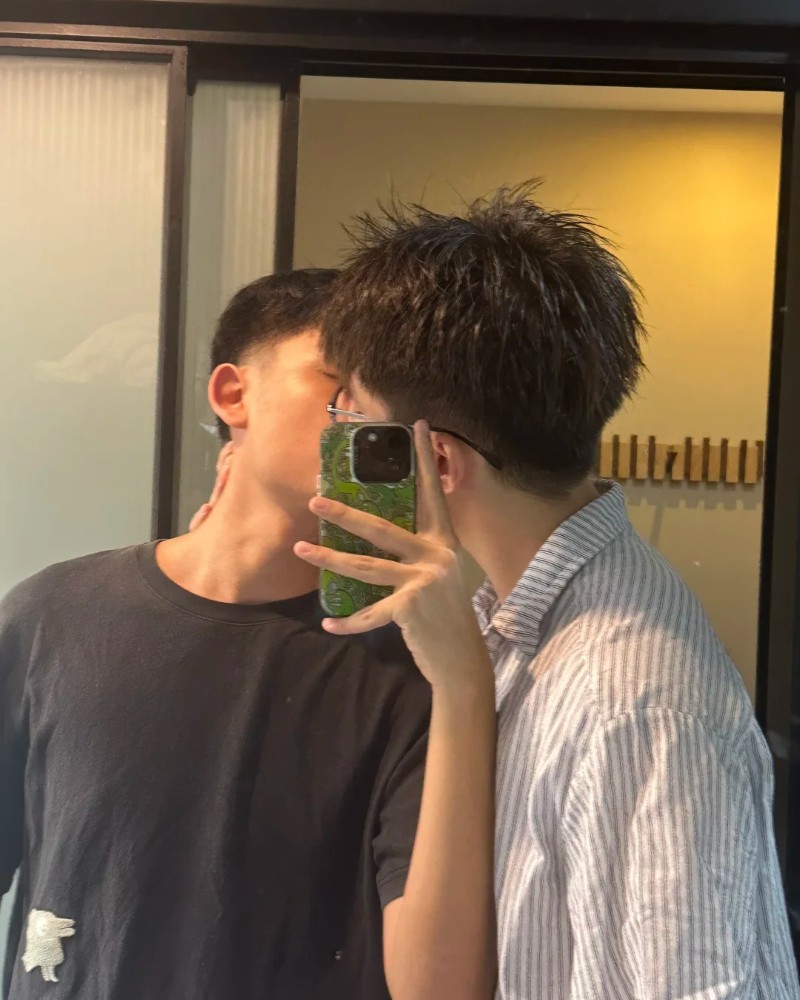 cute kiss 13