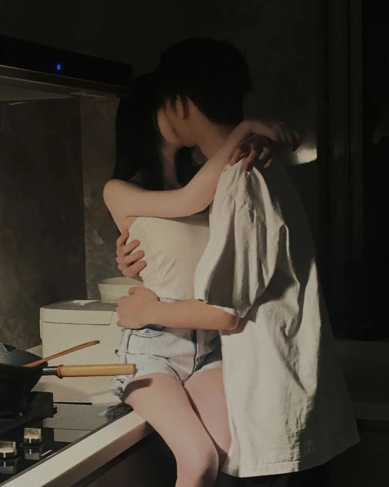 cute kiss 24