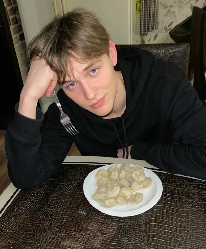 handsome boy pic 18 years old 19
