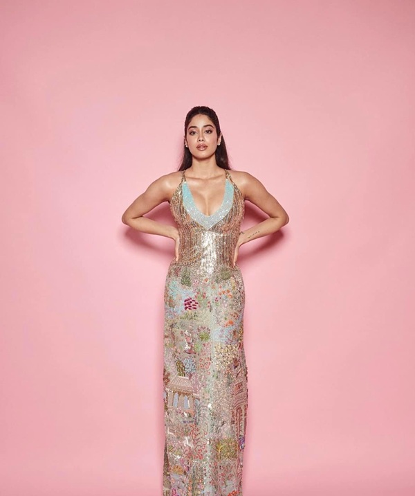janhvi kapoor sexy pic 10